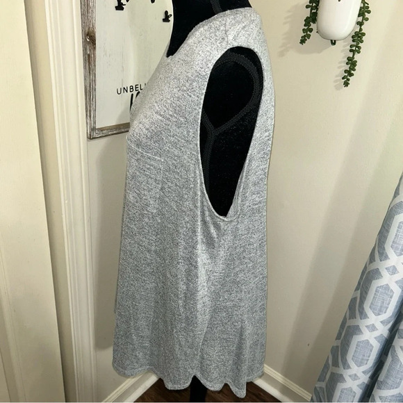 Ava & Viv gray sleeveless top - Picture 3 of 6